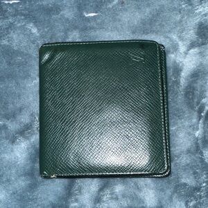 Louis Vuitton Green taiga Leather bifold Wallet damaged